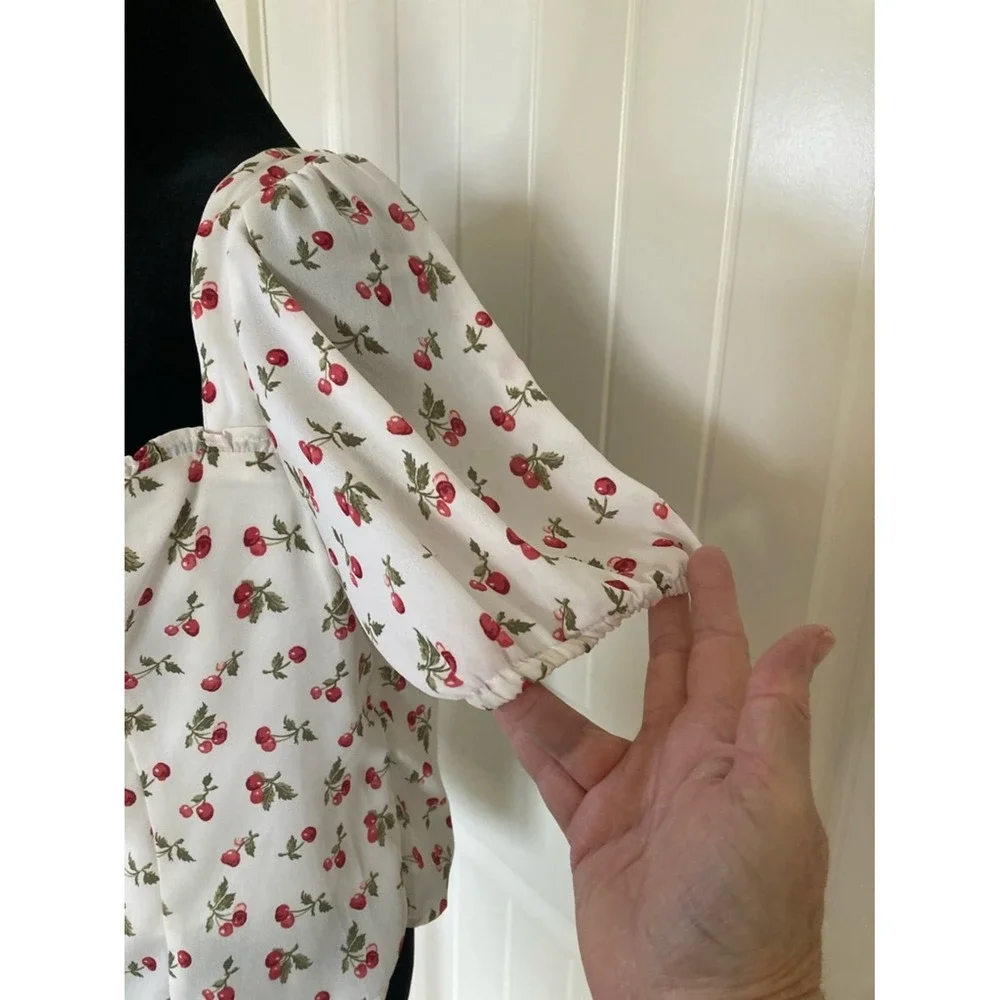 Abercrombie & Fitch White Cherry Print Puff Sleeve Crop‎ Top Size Large Feminine